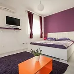 In Okrug Gornji With Terrace, Air Conditioning, Wifi, Washing Machine 5051-1 Appartement