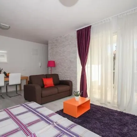 Appartement In Okrug Gornji With Terrace, Air Conditioning, Wifi, Washing Machine 5051-1 Trogir