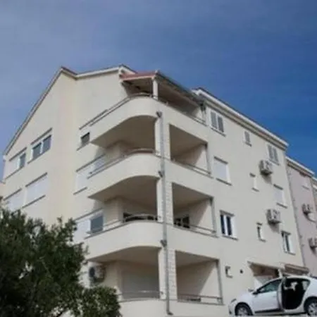 Apartment In Okrug Gornji With Terrace, Air Conditioning, Wifi, Washing Machine 5051-1