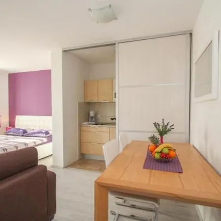 In Okrug Gornji With Terrace, Air Conditioning, Wifi, Washing Machine 5051-1 Appartement Trogir