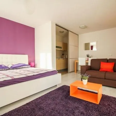In Okrug Gornji With Terrace, Air Conditioning, Wifi, Washing Machine 5051-1 Appartement Trogir