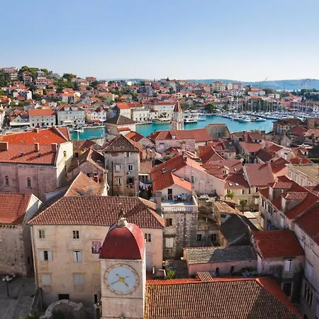 In Okrug Gornji With Terrace, Air Conditioning, Wifi, Washing Machine 5051-1 Appartement Trogir
